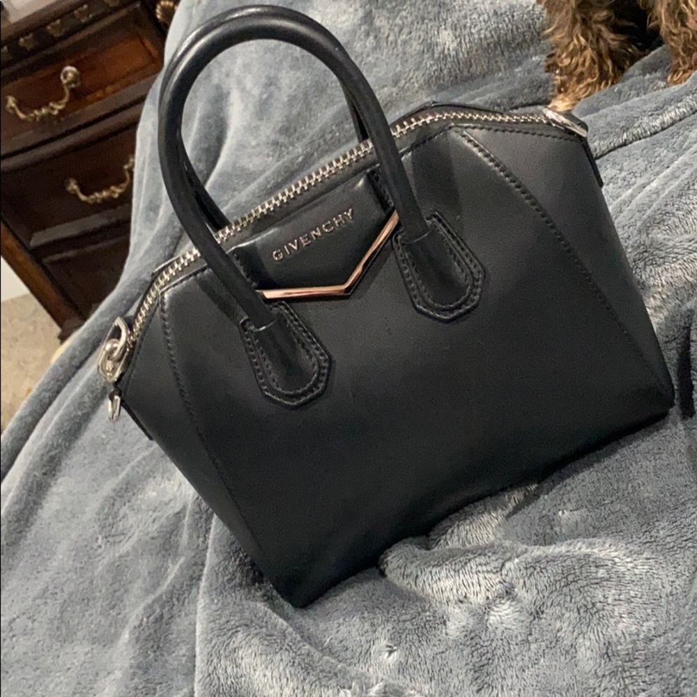 NOT FOR SALE RESERVED GIVENCHY ANTIGONA